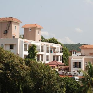 La Vida Studio Inn Baga- Goa- By Lords Hotels And Resorts